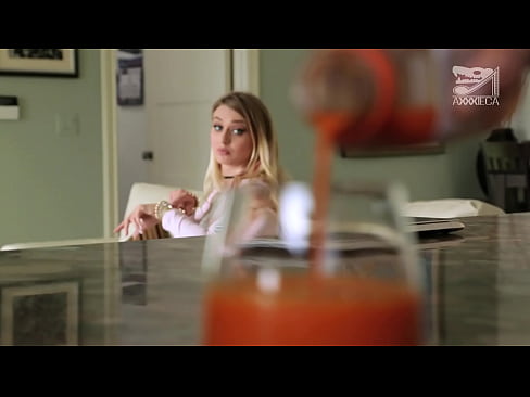 ❤️ ګرمه نجلۍ د لویو ټوټو او سخت بلی سره له لاسه ورکوونکي څخه چرګ ترلاسه کوي، مګر ډیر سخت ❤❌  ❤